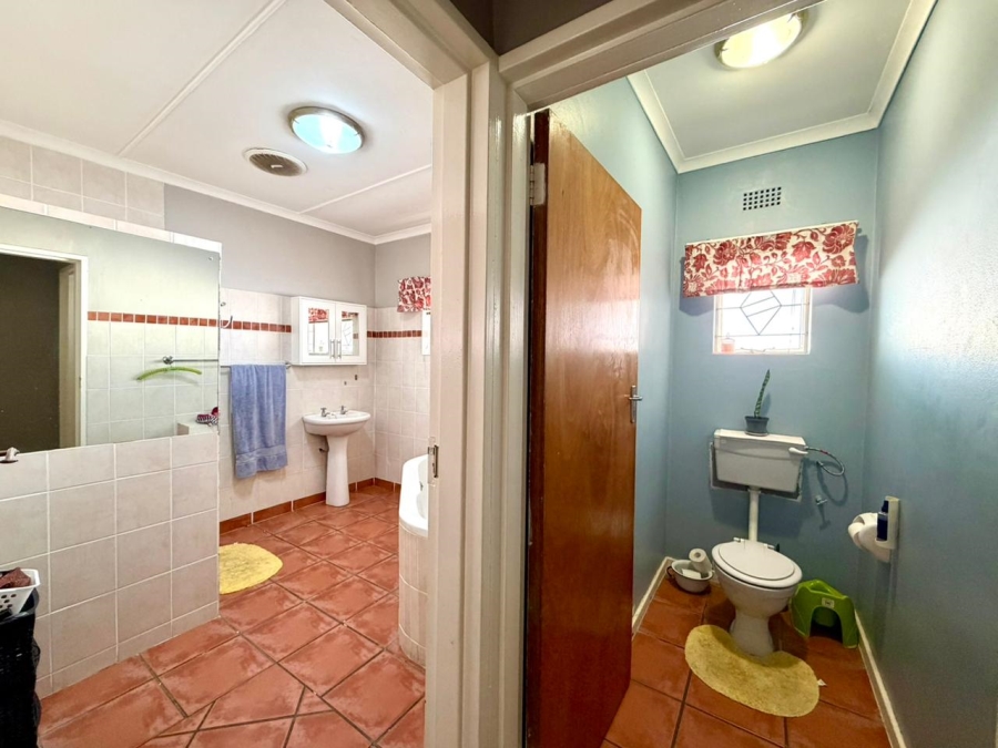 7 Bedroom Property for Sale in Oudtshoorn South Western Cape